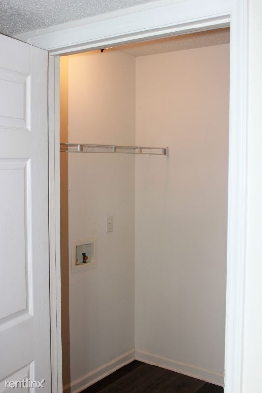 Foto del edificio - 3729 Morris Farm Dr