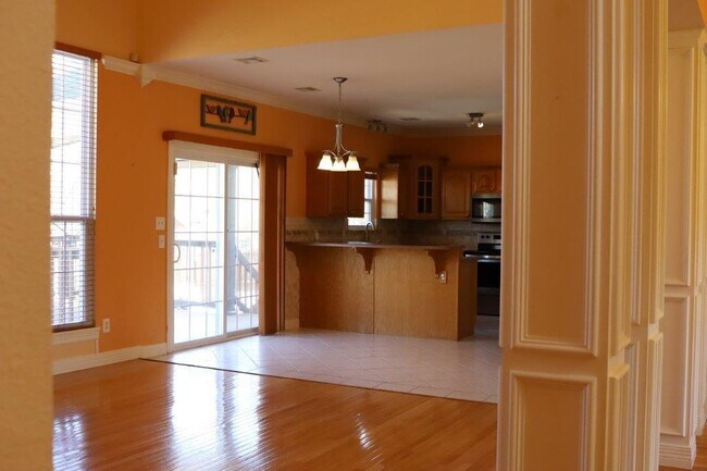 Building Photo - 2908 Northaven Dr