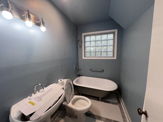 Foto del edificio - 2040 Cambridge Ave