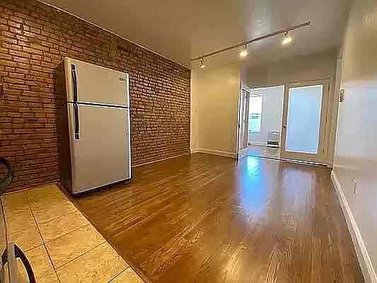Primary Photo - 296 Ellery St