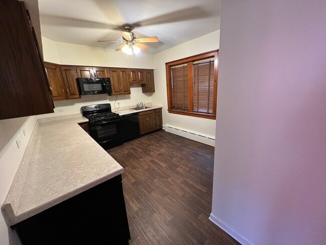 Foto del edificio - 3359 N Laramie Ave