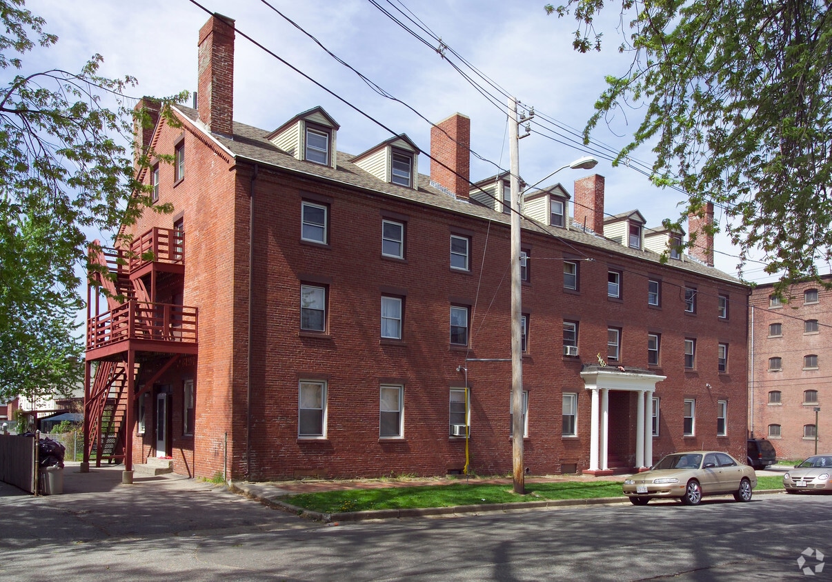 Primary Photo - 2-6 Dwight St