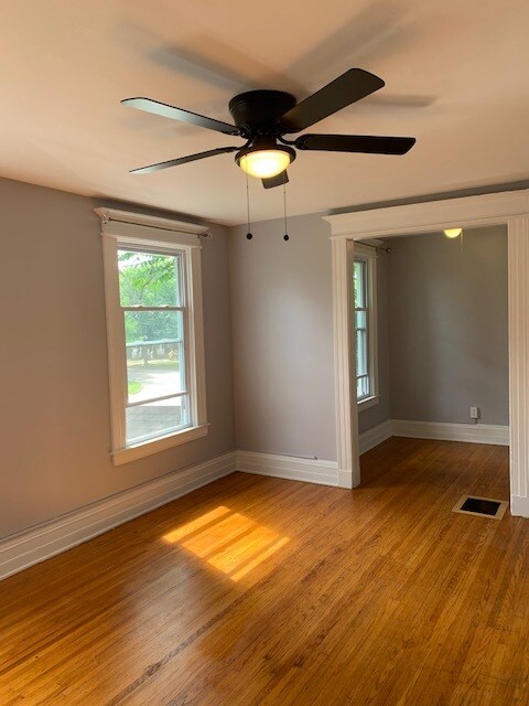 Front Bedroom/extra room - 46 Vick Park