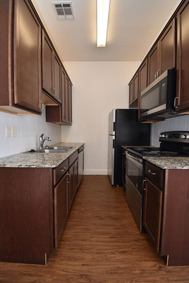 Foto del edificio - Hidden Oaks Apartments