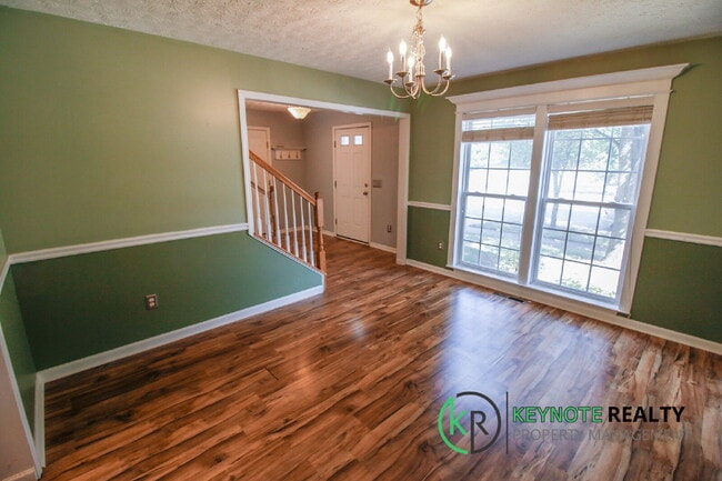 Building Photo - Gorgeous 3 Bedroom, 3 Bathroom Home Availa...