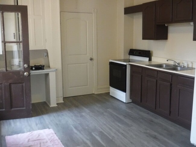 Building Photo - 230 Ridge Ave