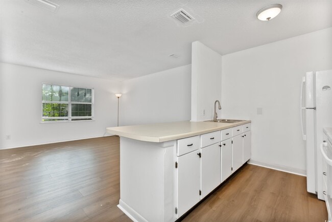 Building Photo - 6840 Blue Heron Blvd