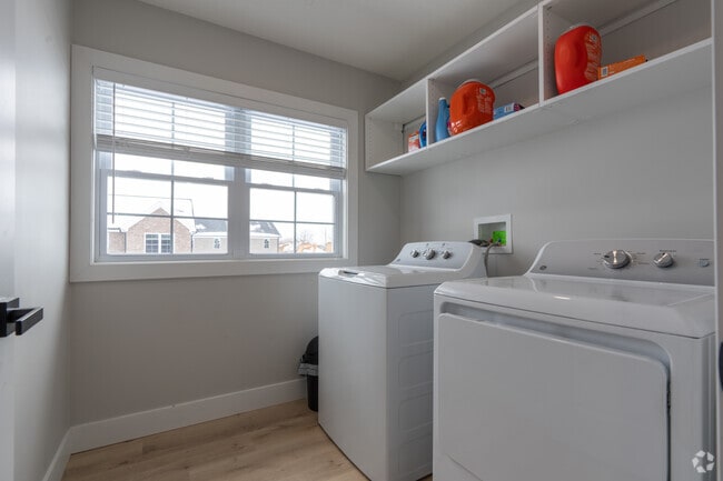 3 habitaciones, 2,5 baños - 137 m² - Lavandería - Ridge Pointe Duplexes