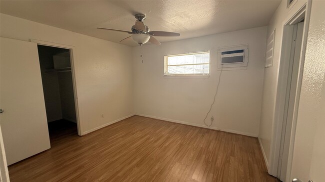 Building Photo - 1906 Binz St