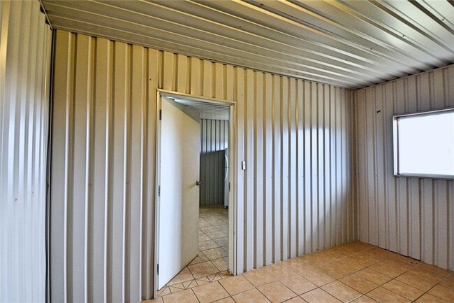 Building Photo - 128 E Zipp Rd