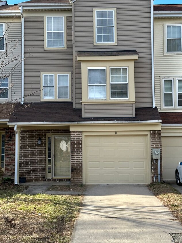 Foto principal - Gorgeous 3Bedroom Townhome in Reisterstown...