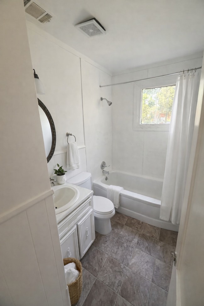 Building Photo - 4028 St Charles Pl