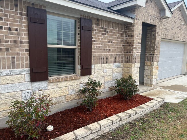 Building Photo - AVAILABLE NOW!