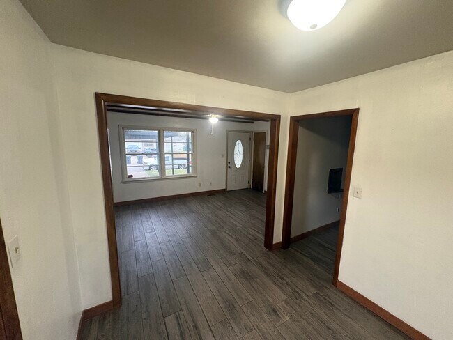 Building Photo - 2520 SW 45th St
