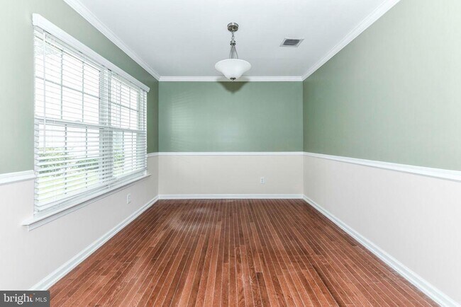 Foto del edificio - 10135 Forest Hill Cir