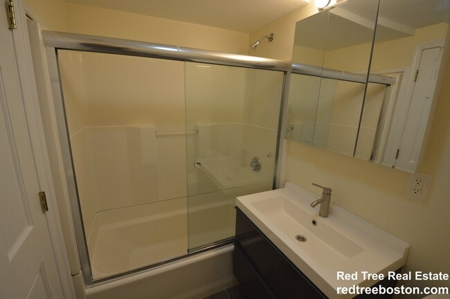 Building Photo - 1801 Beacon St