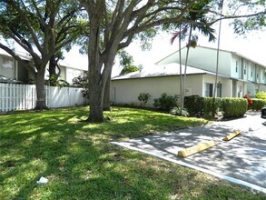 Building Photo - 899 Crystal Lake Dr
