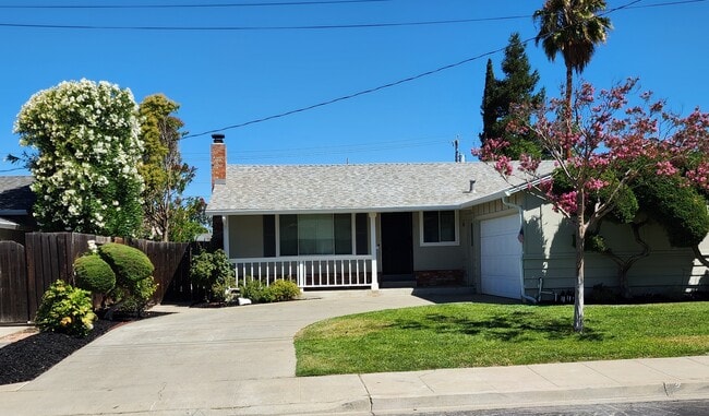 Building Photo - 3960 Dartmouth Way
