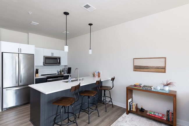 Building Photo - 1632 N Franklin Pl