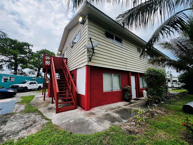 Foto del edificio - 2655 SE Carroll St