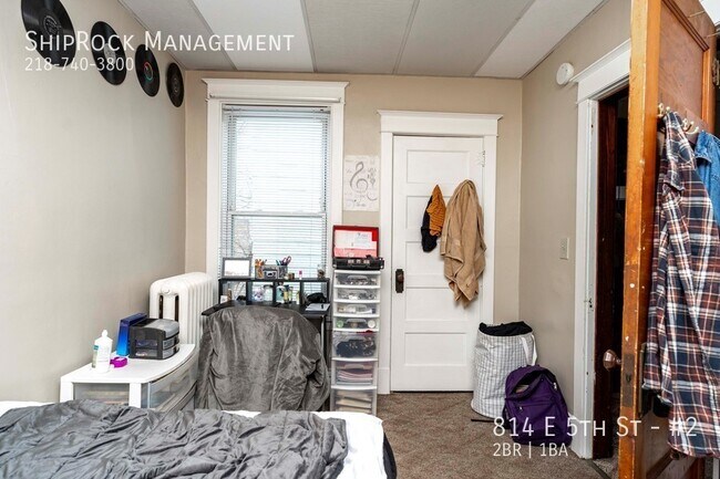 Building Photo - 814 E 5th St