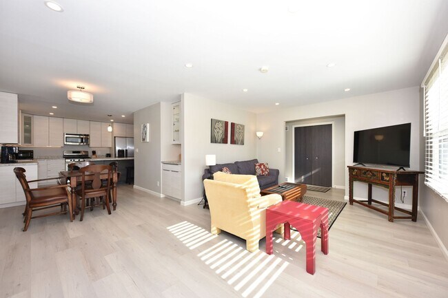 Foto del edificio - Furnished Mequon 4 bedroom ranch