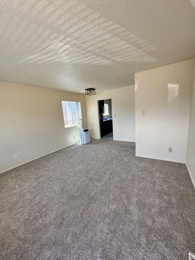 Foto del edificio - 2215-2215 NE 81st Ave
