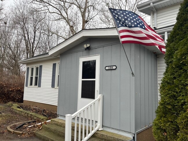 Building Photo - 100 Dixon Ave