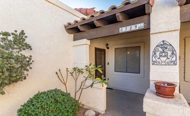 Building Photo - 729 W 37th St