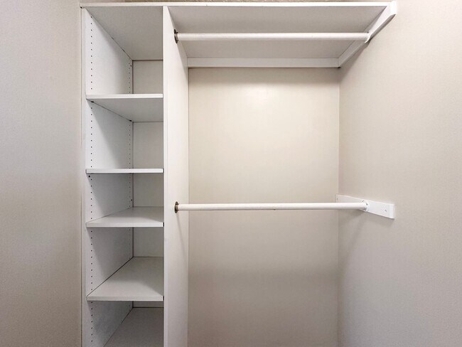 Building Photo - Beautiful Vintage 1 BR! MOVE IN SPECIAL