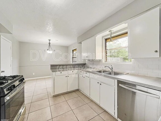 Building Photo - 2930 Wuthering Heights Dr
