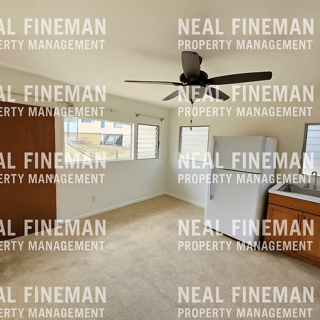 Building Photo - 1 Bed 1 Bath, No parking. Tenant pay all U...