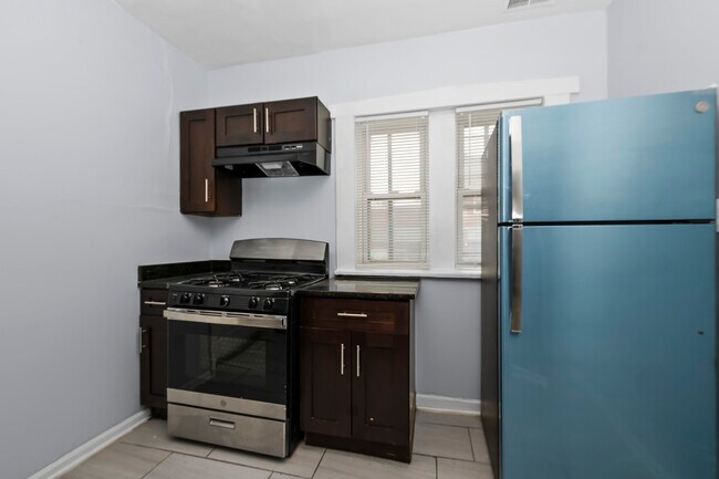 Building Photo - 6106 S Eberhart Ave