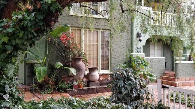 Foto del edificio - 1350 S Cloverdale Ave