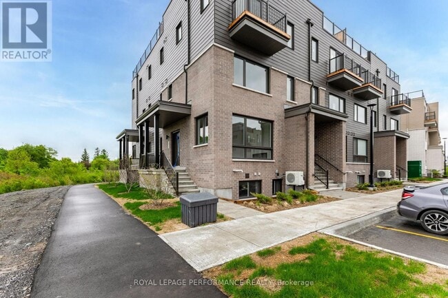 Building Photo - 318 Mishi Private