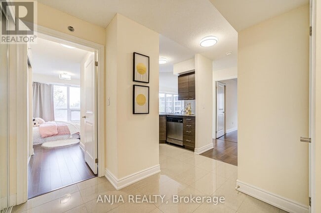 Building Photo - 760-760 Sheppard Ave W