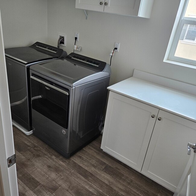 Building Photo - 26553 Rosebay Way