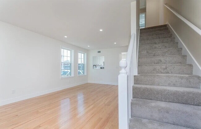Foto del edificio - Secure This Beautiful Unit Today