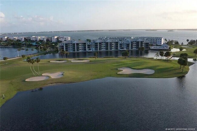 Foto del edificio - 221 NE Plantation Rd