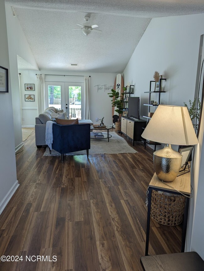 Building Photo - 232 Doral Dr