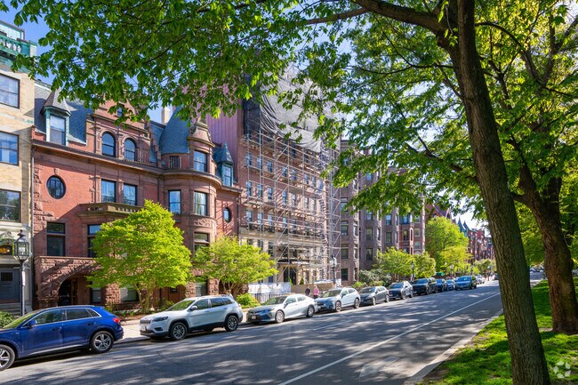 Alterno - 180 Commonwealth Ave
