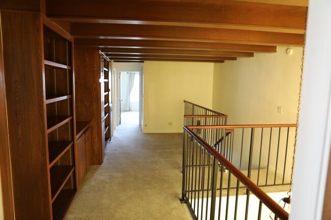 Building Photo - 2142 La Canada Crest Dr