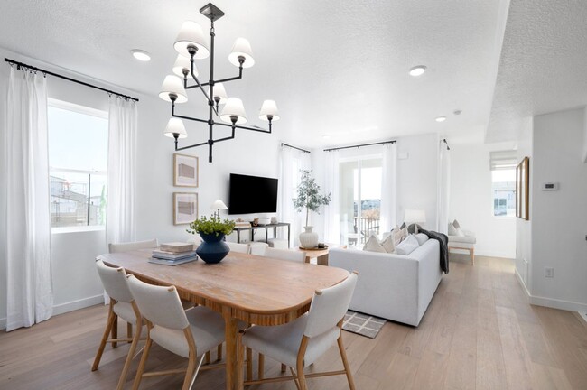 Building Photo - Brand New Luxury 3 Bedroom Townhouse!