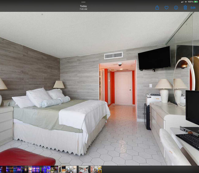 Unit Room - 11111 Biscayne Blvd