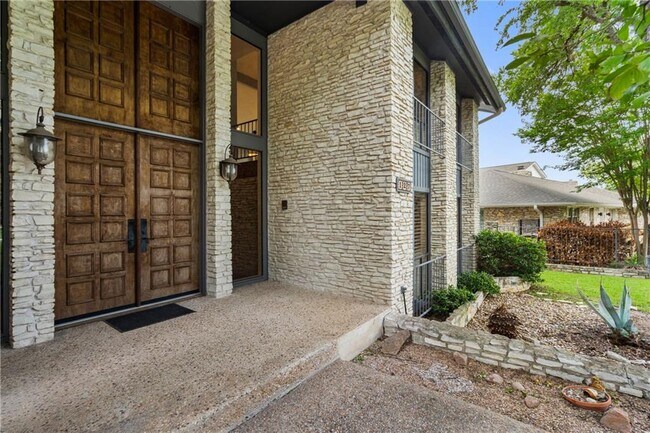 Building Photo - 127 Lakeway Dr