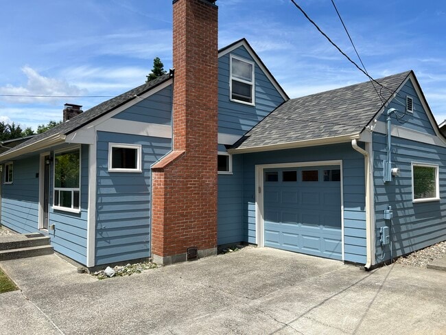 Building Photo - 1704 Glass Ave NE
