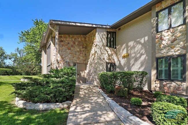 Building Photo - Lake Geneva Ground-Level Furnished Condo A...