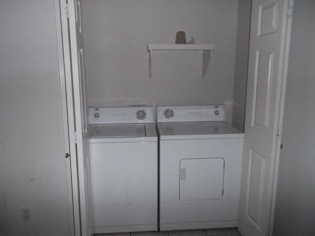 ¡Lavado y secado incluidos! - 4307 W La Guardia Ln