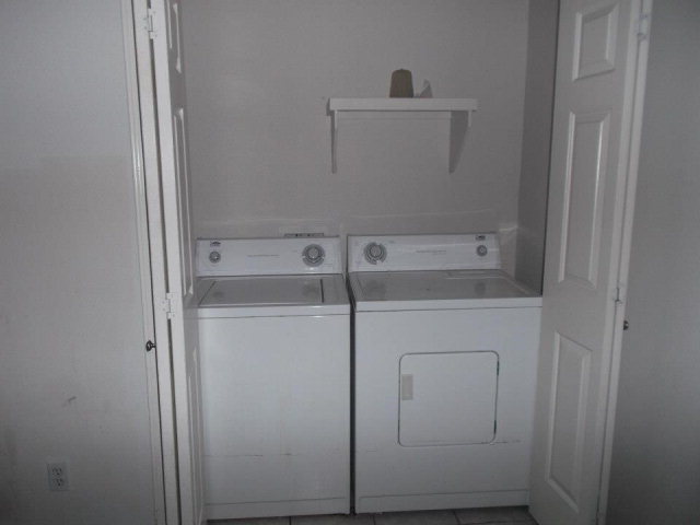 ¡Agua y secadora incluidas! - 4307 W La Guardia Ln