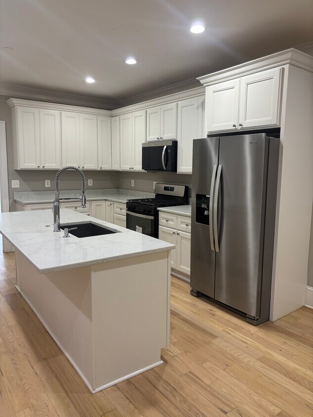 Foto principal - 2025 3rd St NE